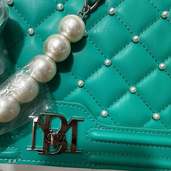 Badgley Mischika Letter Lock Crossbody with Pearls. NWT - Picture 6 of 7
